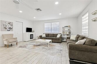 1015 Roselawn St in Metairie, LA - Building Photo - Building Photo