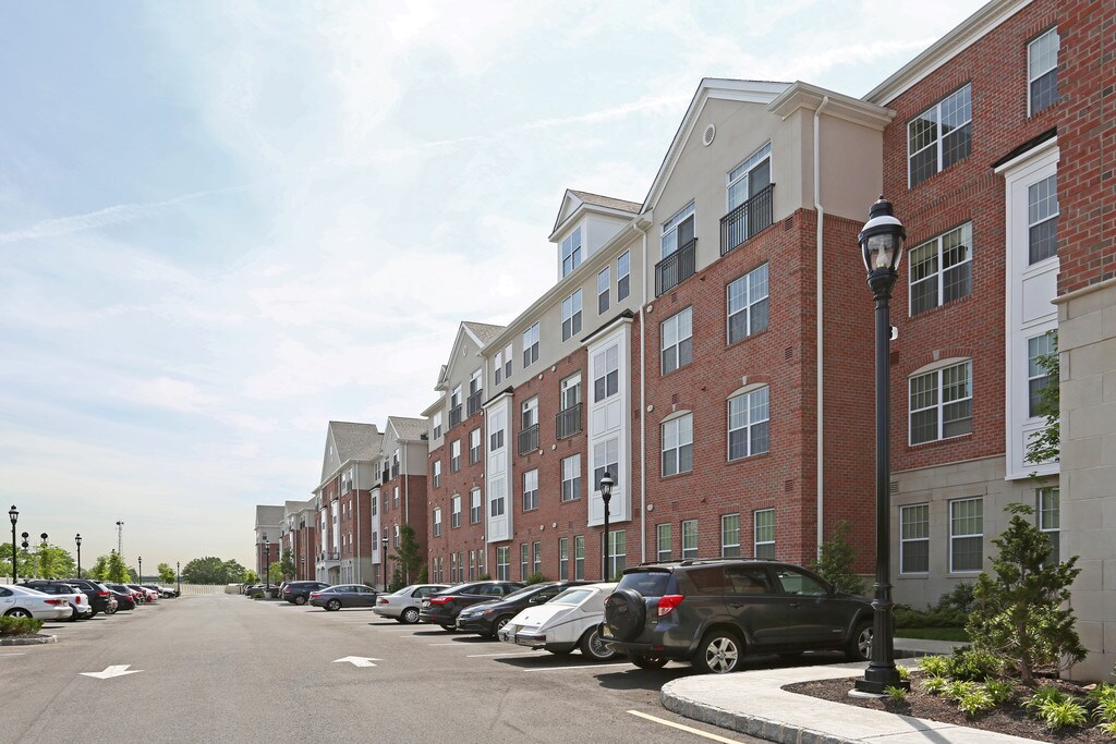 Woodmont Station at Cranford Cranford, NJ Apartments