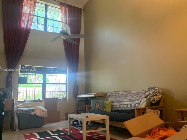 390 City View Dr in Fort Lauderdale, FL - Building Photo - Building Photo