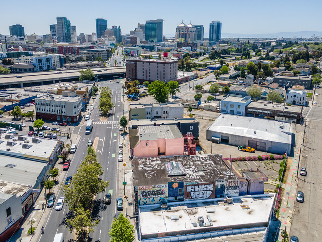 2351-2353 San Pablo Ave in Oakland, CA - Foto de edificio - Building Photo