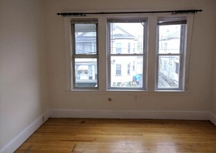 35 Rose St, Unit 2 in Somerville, MA - Building Photo - Building Photo