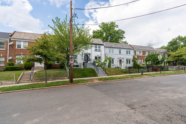 1328 Bryant St NE in Washington, DC - Foto de edificio - Building Photo