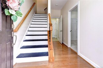 105 Laydon Way in Yorktown, VA - Foto de edificio - Building Photo