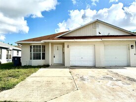 10400 Boynton Pl Cir in Boynton Beach, FL - Building Photo