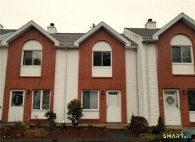 585 Park Rd in Waterbury, CT - Building Photo