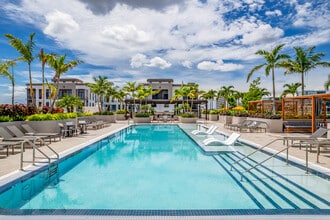EVO APARTMENTS in St. Petersburg, FL - Building Photo - Building Photo