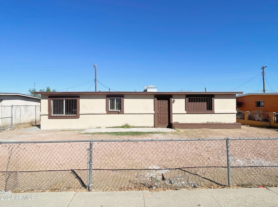 2302 E Lynne Ln in Phoenix, AZ - Building Photo