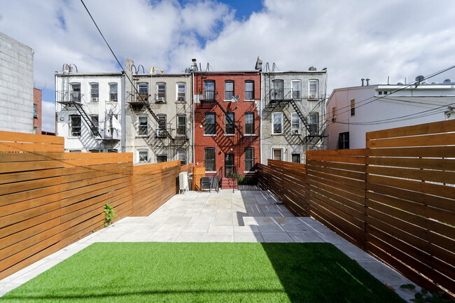 272 Sumpter St in Brooklyn, NY - Building Photo - Building Photo