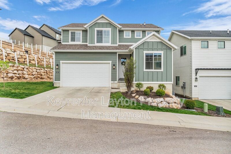 1432 E Daylily Ct in Layton, UT - Building Photo