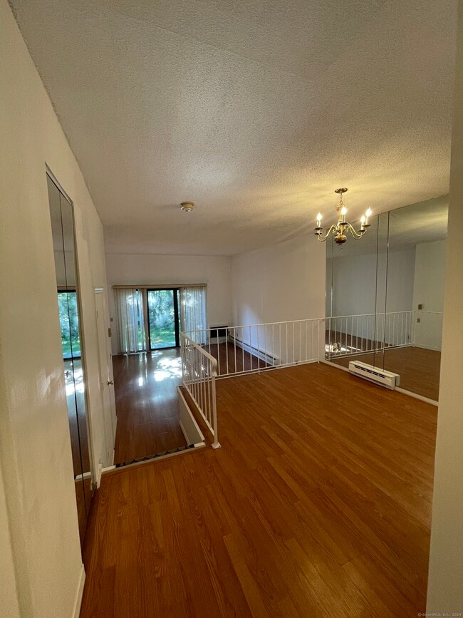 11 King Arthur Dr in East Lyme, CT - Building Photo - Building Photo