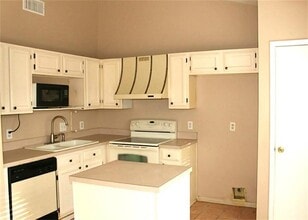 2403 Chimneystone Cir in Sugar Land, TX - Building Photo - Building Photo