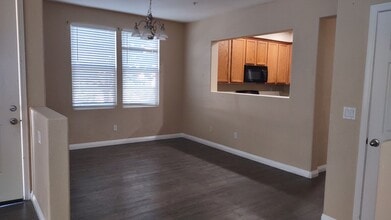 8450 Crystal Walk Cir in Elk Grove, CA - Building Photo - Building Photo
