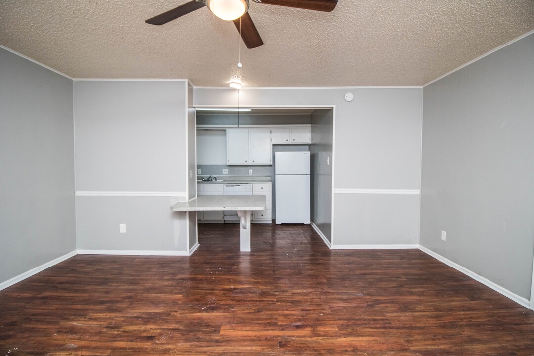 Cottage Point Apartments in Lubbock, TX - Building Photo