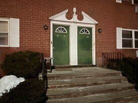 1 Dahnert Park Ln in Garfield, NJ - Building Photo