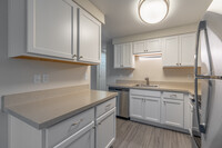 Evanbrook Apartments in Portland, OR - Building Photo - Interior Photo