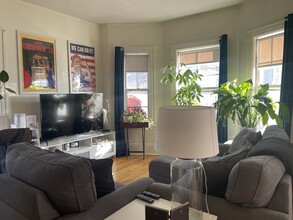 32 Glen Rd, Unit #1 in Boston, MA - Building Photo - Building Photo