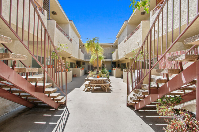 230 Pacific St in Santa Monica.  Steps to ... in Santa Monica, CA - Building Photo - Building Photo