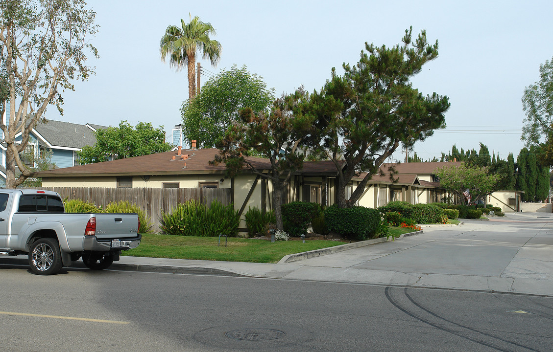 2617 Elden Ave in Costa Mesa, CA - Building Photo