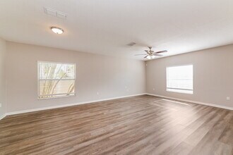 1004 Seminole Sky Dr in Ruskin, FL - Building Photo - Building Photo