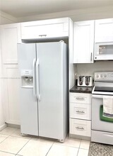 9511 N Hollybrook Lake Dr in Pembroke Pines, FL - Building Photo - Building Photo