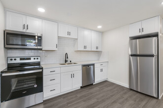 549 Index Plz NE, Unit A in Renton, WA - Building Photo - Building Photo