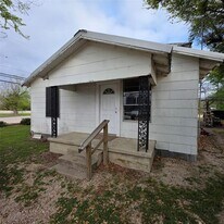 100 N 1st St in Thorndale, TX - Building Photo