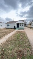 2621 W Maine St in Enid, OK - Building Photo