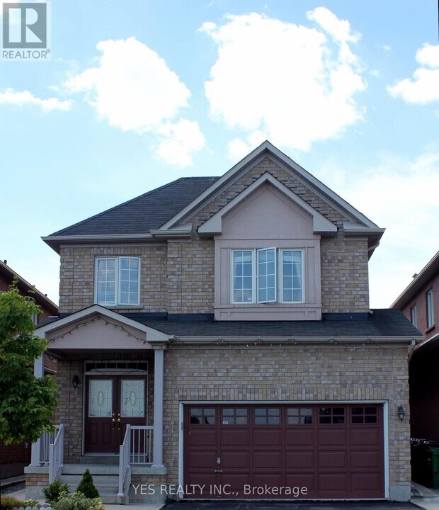 26 New Hampshire Ct in Brampton, ON - Building Photo