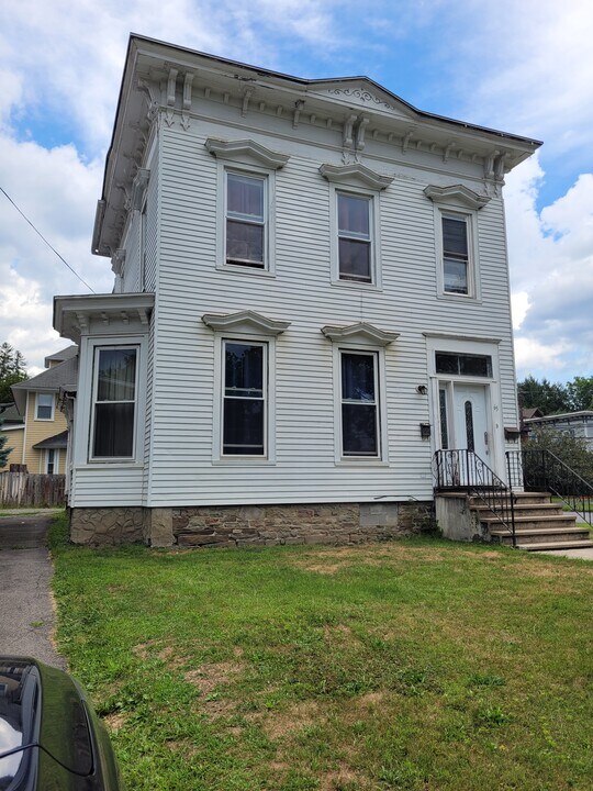 65 Center St in Oneonta, NY - Building Photo