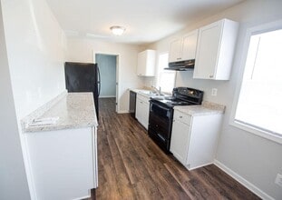 22880 Dement Ln in California, MD - Building Photo - Building Photo