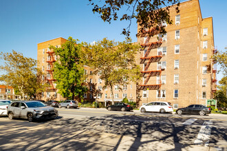 63-61 Yellowstone Blvd in Forest Hills, NY - Building Photo - Building Photo