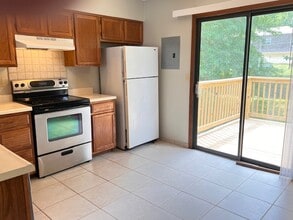 1023 NE Lindsay Ave, Unit B in Lee's Summit, MO - Building Photo - Building Photo