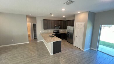 674 Toni St SW in Palm Bay, FL - Building Photo - Building Photo