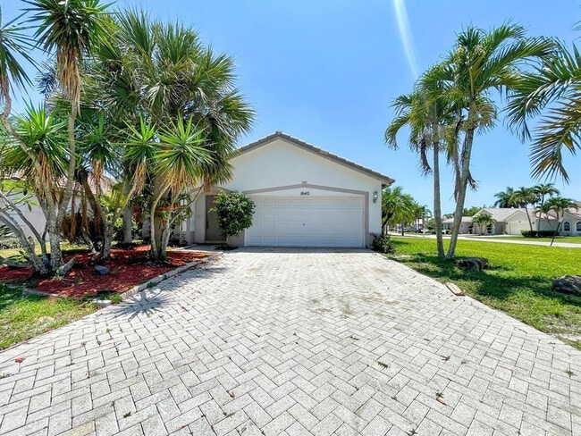 1640 Carriage Brooke Dr in Wellington, FL - Building Photo - Building Photo