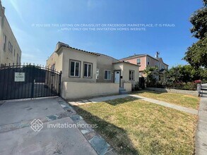 2627 S Dunsmuir Ave in Los Angeles, CA - Foto de edificio - Building Photo
