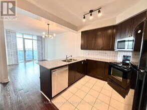 80 Absolute Ave in Mississauga, ON - Building Photo - Building Photo