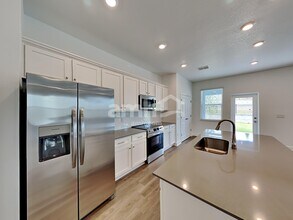 37749 Dusty Saddle Ln in Zephyrhills, FL - Building Photo - Building Photo
