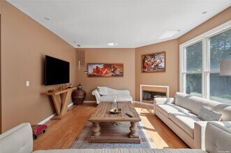 1 Candace Dr in Southampton, NY - Building Photo - Building Photo