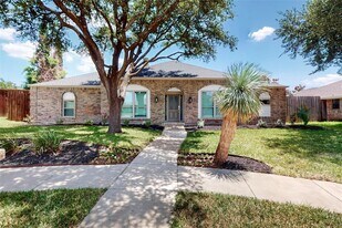 2260 Valley Mill in Carrollton, TX - Building Photo