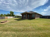 2101 NW 199th St in Edmond, OK - Foto de edificio - Building Photo