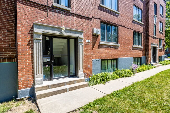4401-4421 Barclay Av in Montréal, QC - Building Photo - Building Photo