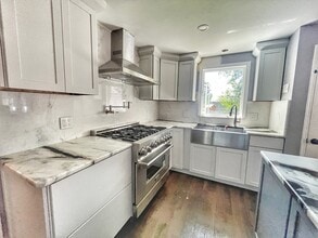 16 Thomas Rd in Lynnfield, MA - Building Photo - Building Photo