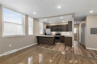 2118 E Genesee St in Syracuse, NY - Building Photo - Building Photo