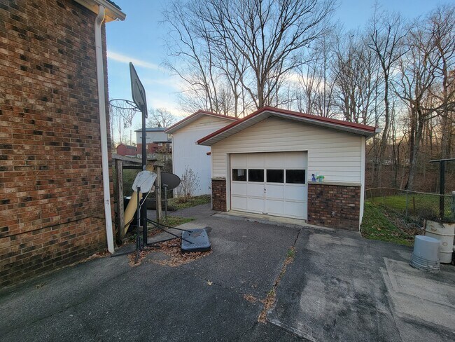 67 Central Ave in St. Albans, WV - Foto de edificio - Building Photo