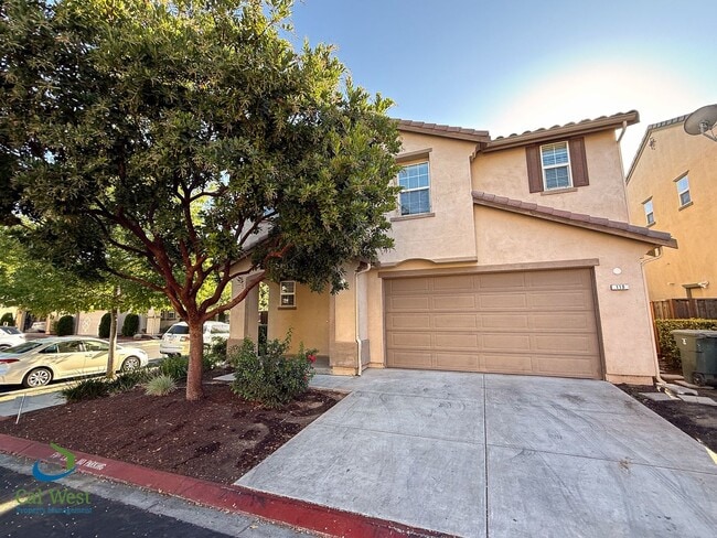 110 Lusitano Way in Gilroy, CA - Building Photo - Building Photo