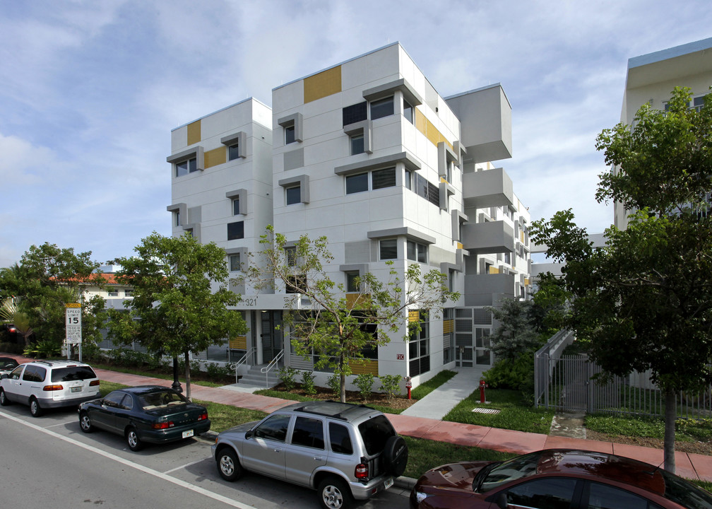 Steven Chaykin Apartments in Miami Beach, FL - Building Photo