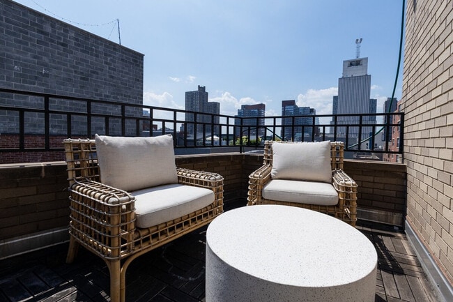809 9th Ave in New York, NY - Building Photo - Building Photo