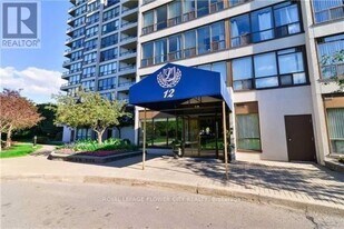 12 Laurelcrest St in Brampton, ON - Building Photo