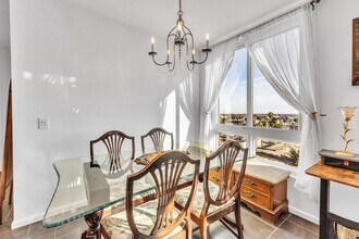 7320 Hawthorn Ave, Unit 422 in Los Angeles, CA - Building Photo - Building Photo