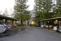 Hunt's Grove Apartments in St Helena, CA - Building Photo - Building Photo